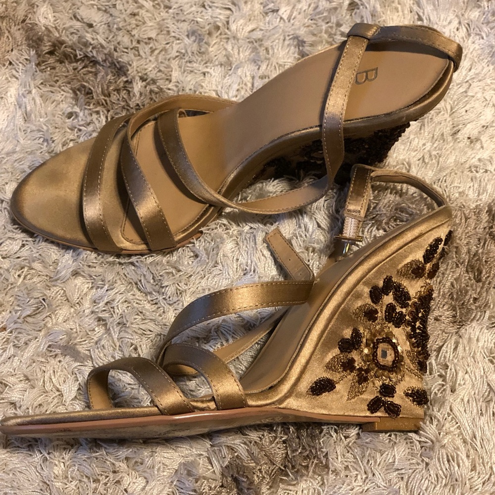 Satin wedge